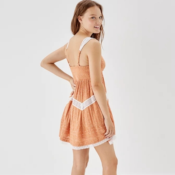 AMERICAN EAGLE MINI LACE DRESS WITH POCKETS  SIZE XS EUC - Picture 2 of 5